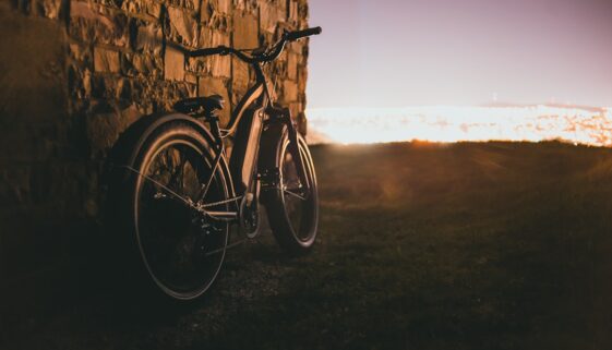 Jakie są najlepsze suplementy dla kolarzy - co brać na trasie i po treningu