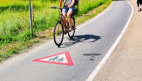 Jakie są techniki jazdy na rowerze szosowym - od podjazdów po zjazdy
